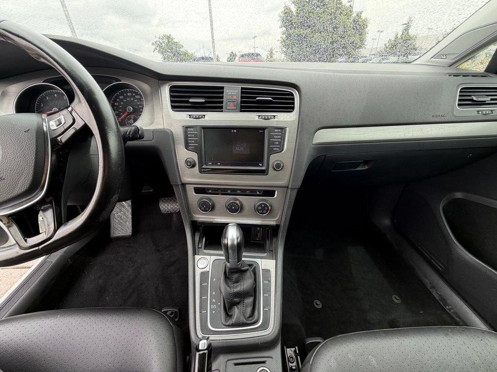Used 2017 Volkswagen Golf SportWagen FWD image 21