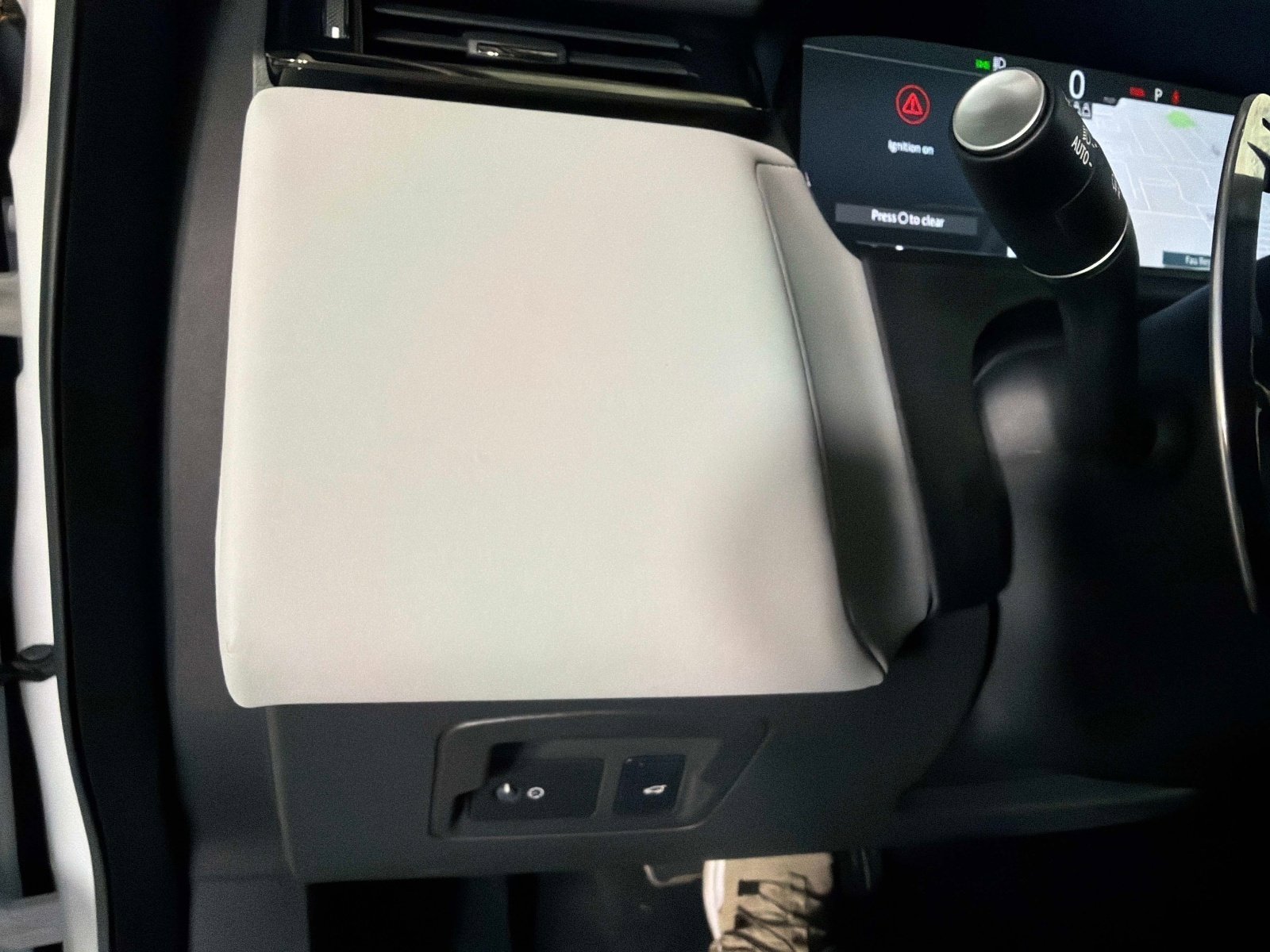 Used 2025 Land Rover Range Rover Velar Dynamic SE AWD/4WD image 46