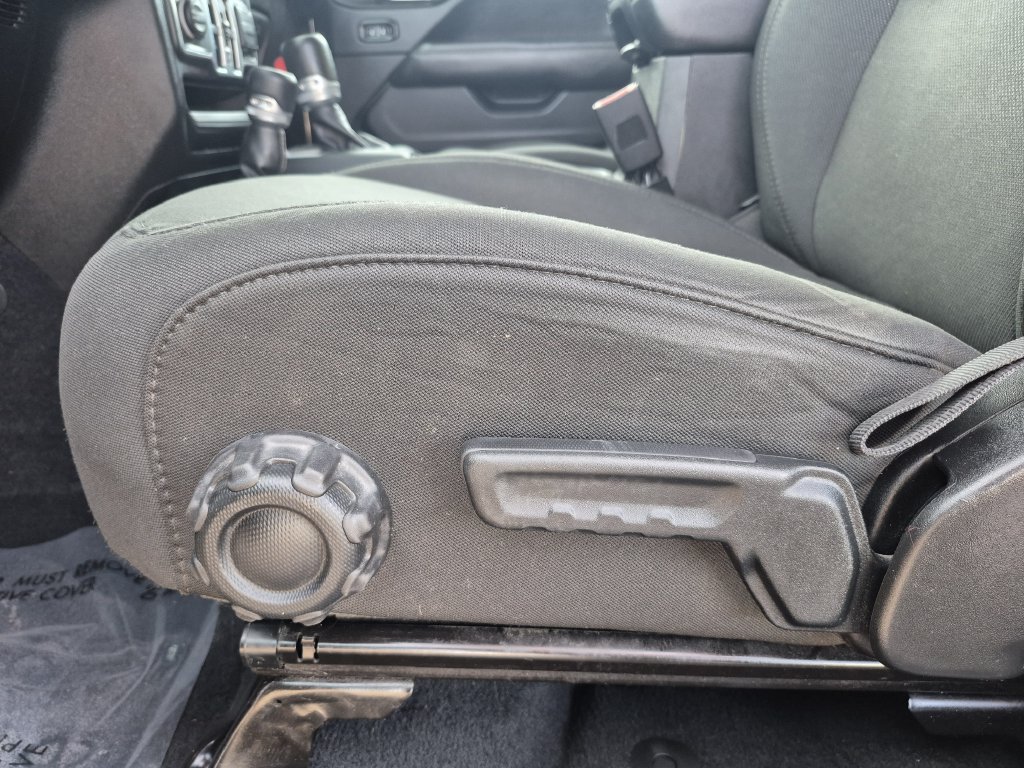 Used 2018 Jeep Wrangler Unlimited Sahara AWD/4WD image 11