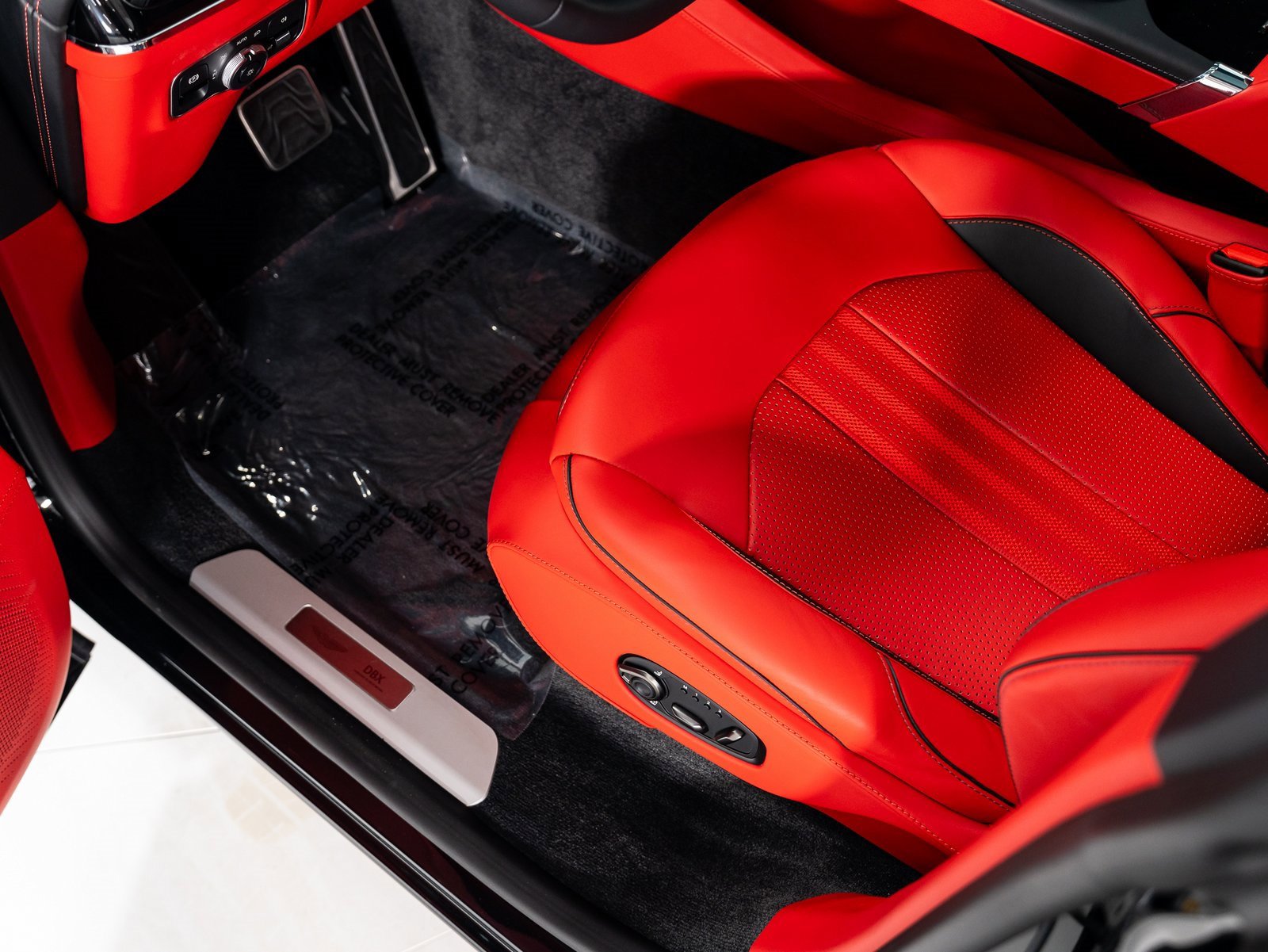 Used 2025 Aston Martin DBX 707 image 12