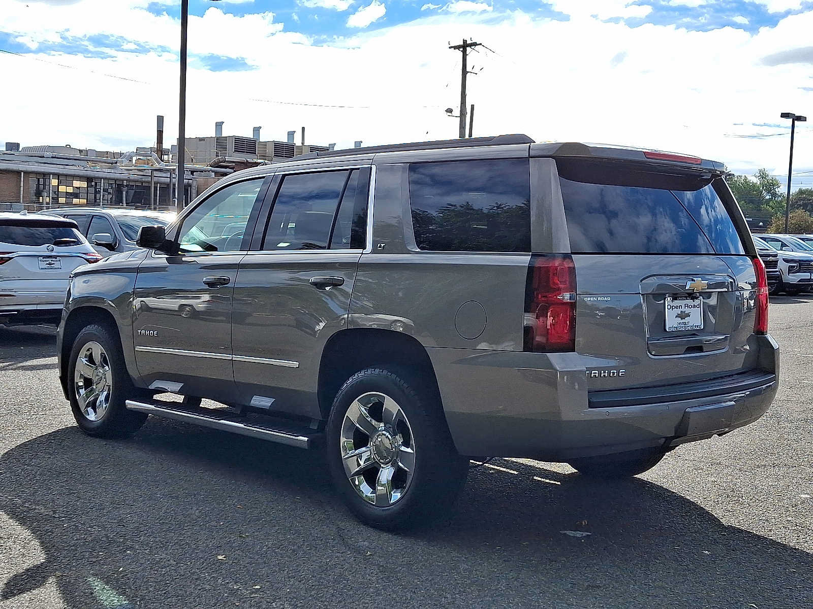 Used 2018 Chevrolet Tahoe LT w/ LT Signature Package AWD/4WD image 4