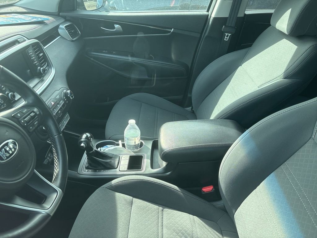 Used 2017 Kia Sorento LX w/ LX Convenience Package image 16