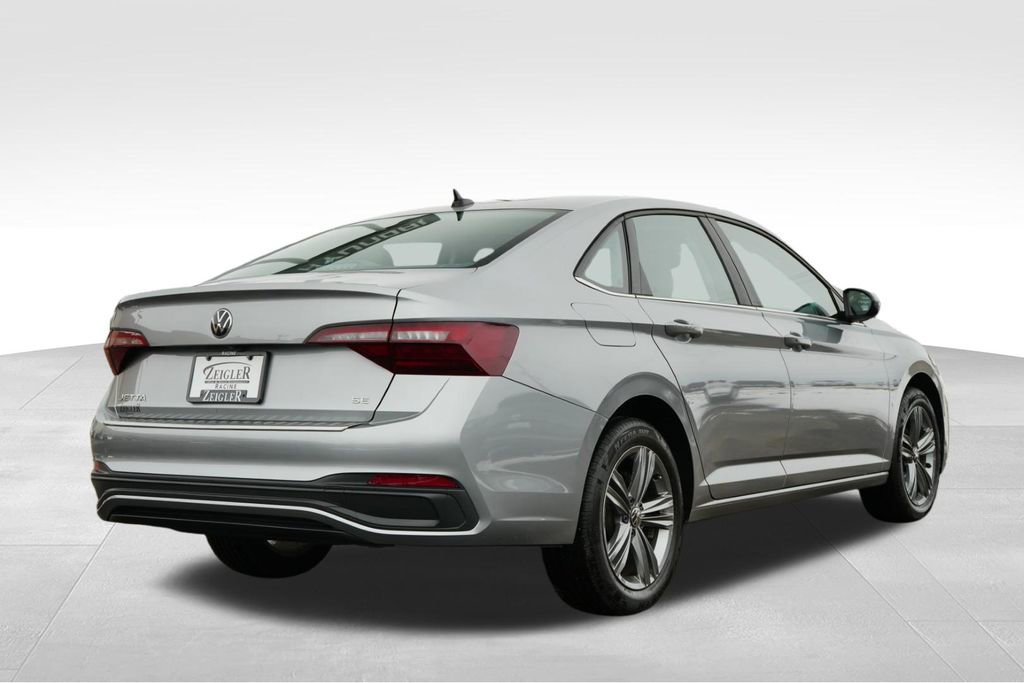 Used 2023 Volkswagen Jetta SE w/ Panoramic Sunroof Package image 8