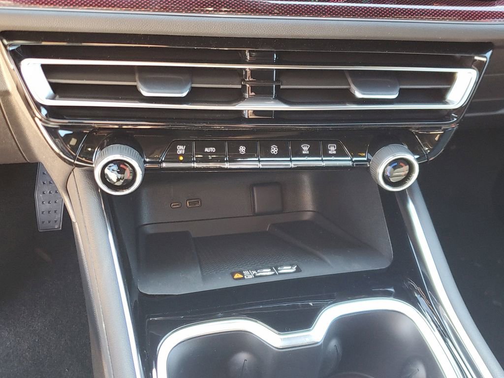 New 2026 Chevrolet Traverse RS w/ LPO, Floor Liner Package image 29