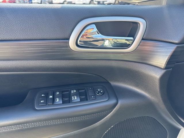 Used 2020 Jeep Grand Cherokee Laredo image 9