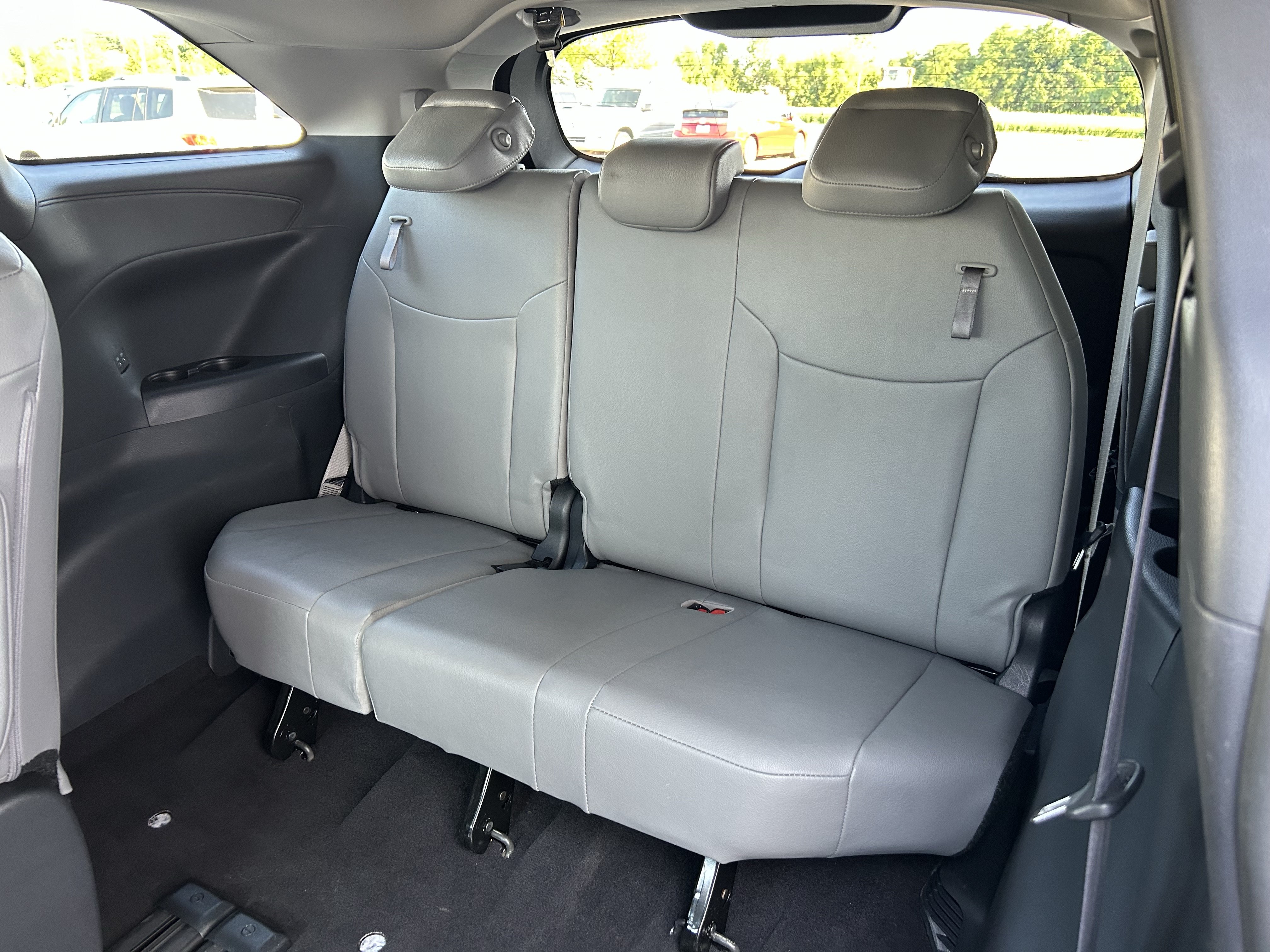 Certified 2025 Toyota Sienna XLE FWD image 23