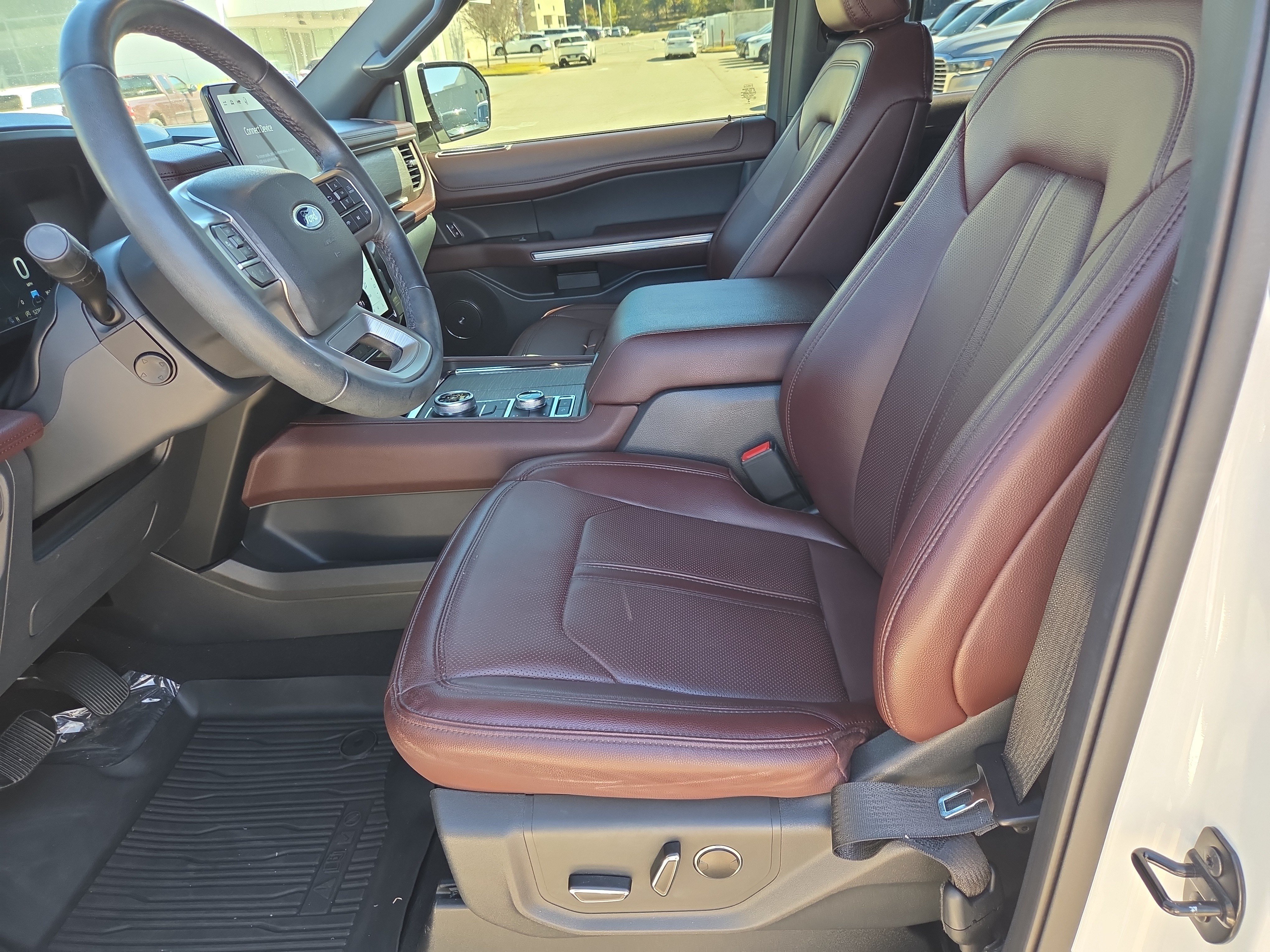 Used 2023 Ford Expedition Limited AWD/4WD image 5