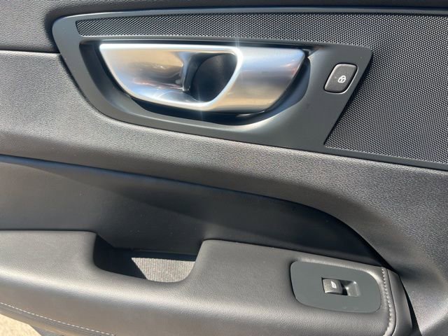 Used 2025 Volvo XC60 B5 Core image 25