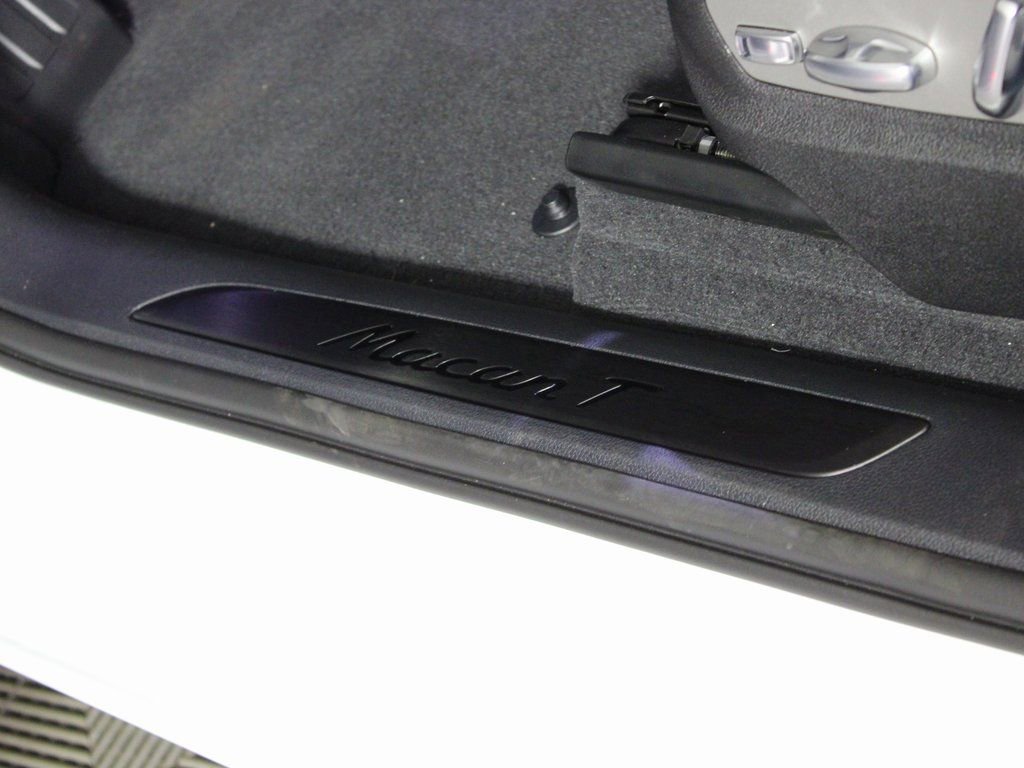 Certified 2026 Porsche Macan Turbo image 17