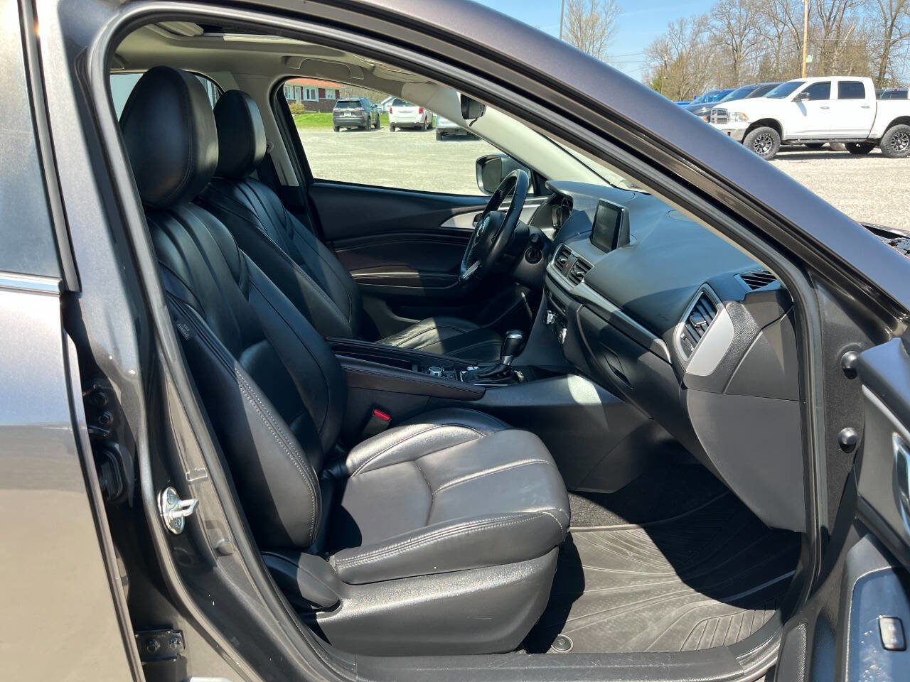 Used 2018 MAZDA MAZDA3 Touring FWD image 9