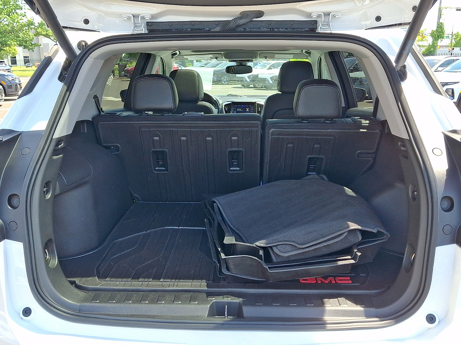 Used 2023 GMC Terrain SLT FWD image 28