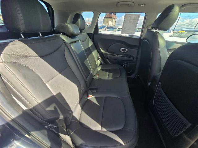 Used 2016 Kia Soul ! w/ Premium Package image 14