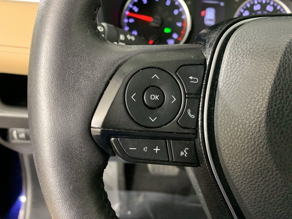 Used 2021 Toyota RAV4 XLE Premium AWD/4WD image 21