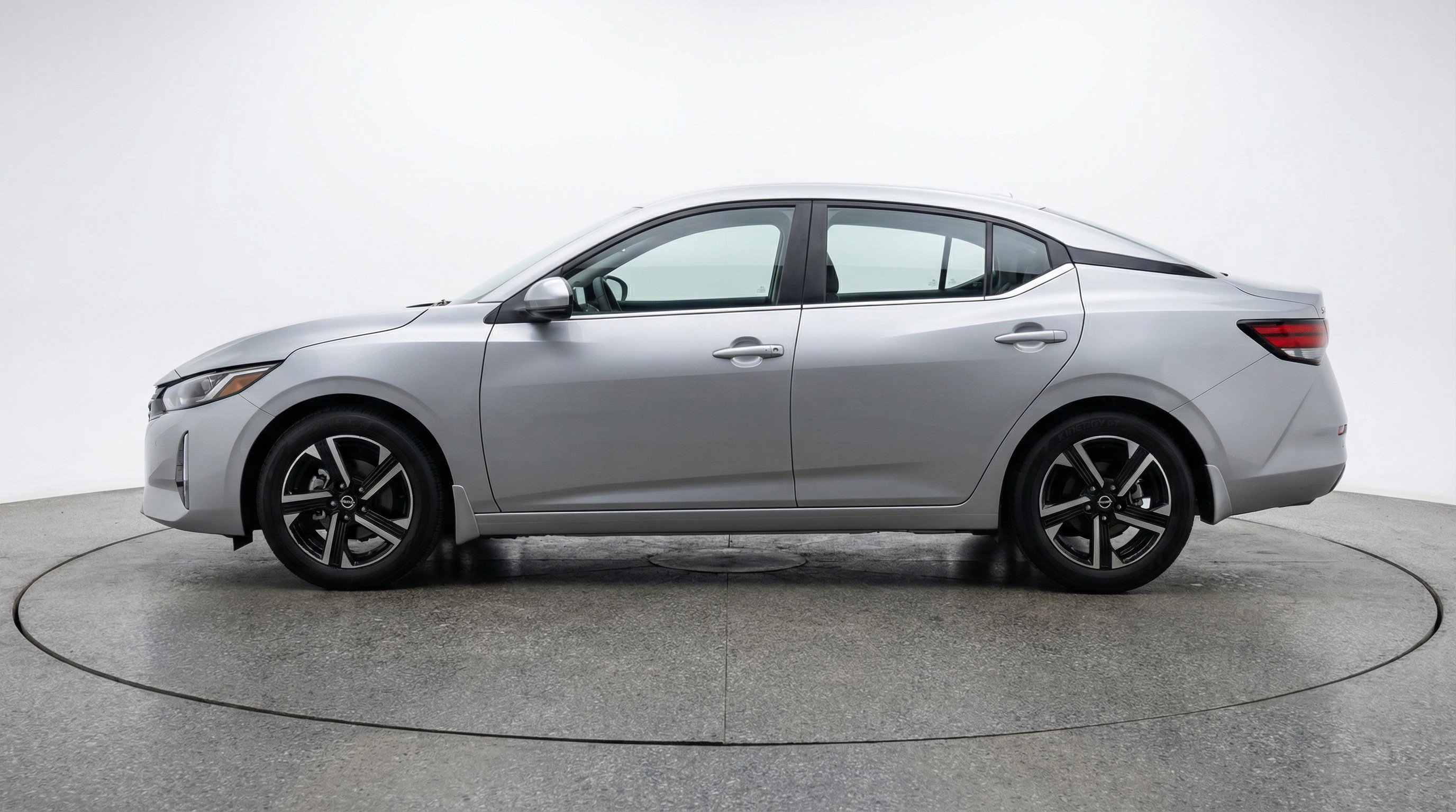 Used 2025 Nissan Sentra SV image 5