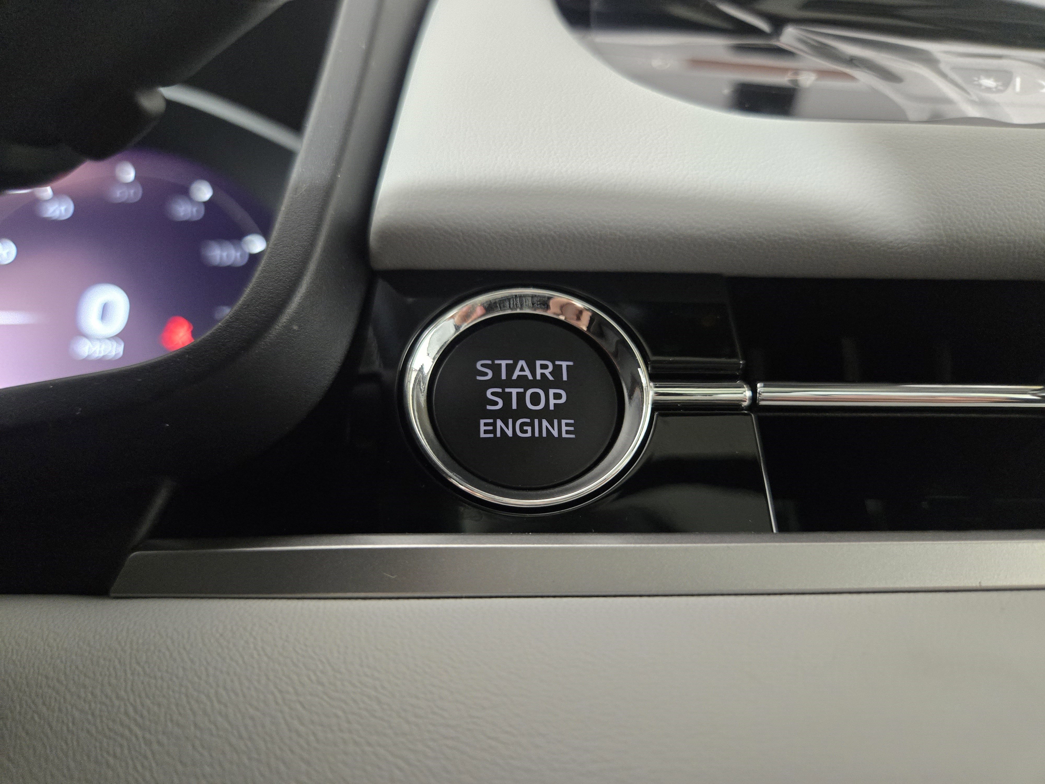 New 2025 Mitsubishi Outlander SE image 26