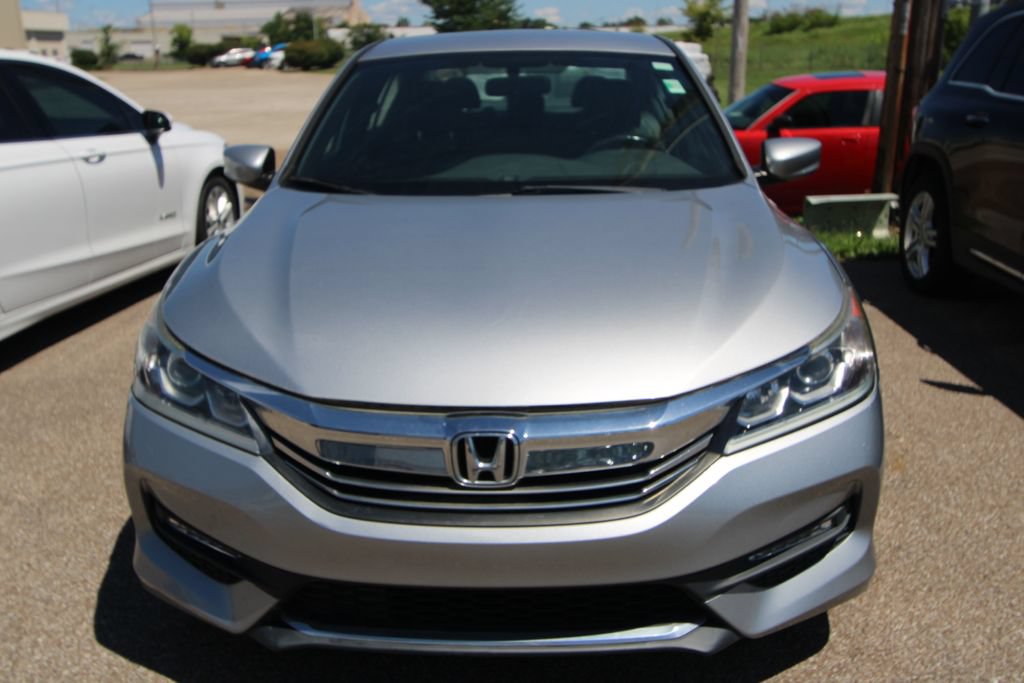 Used 2017 Honda Accord Sport image 5