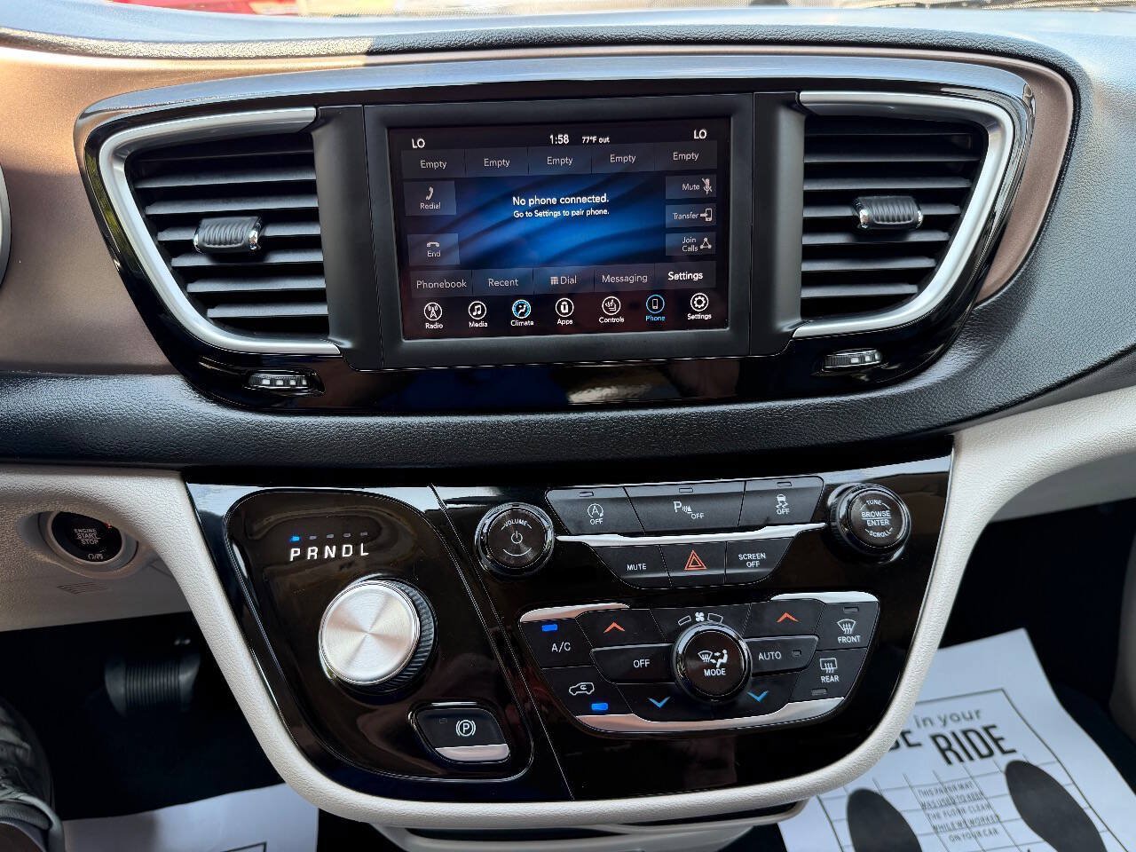 Used 2018 Chrysler Pacifica Touring-L FWD image 19
