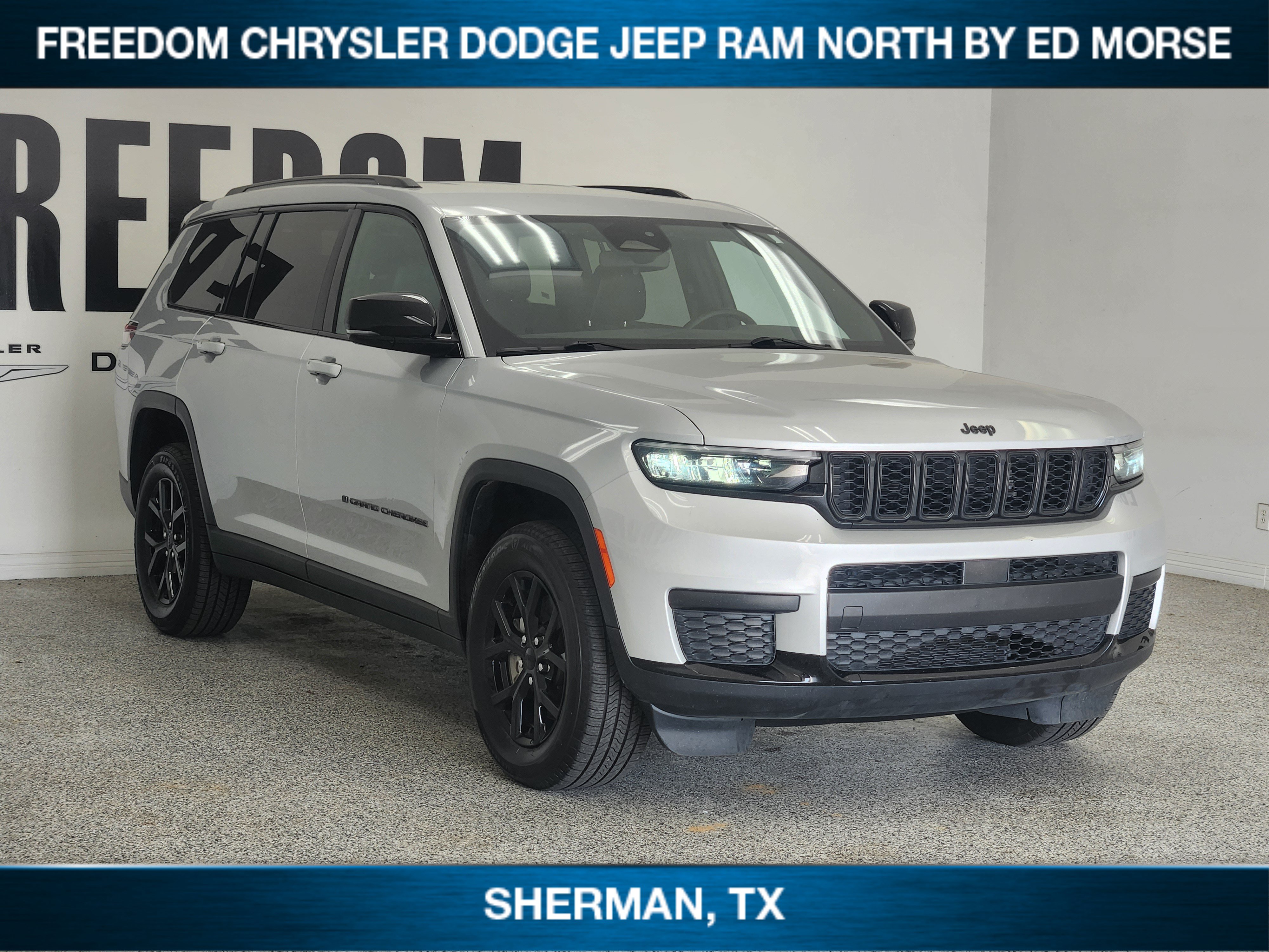 Used 2024 Jeep Grand Cherokee L Laredo AWD/4WD image 2
