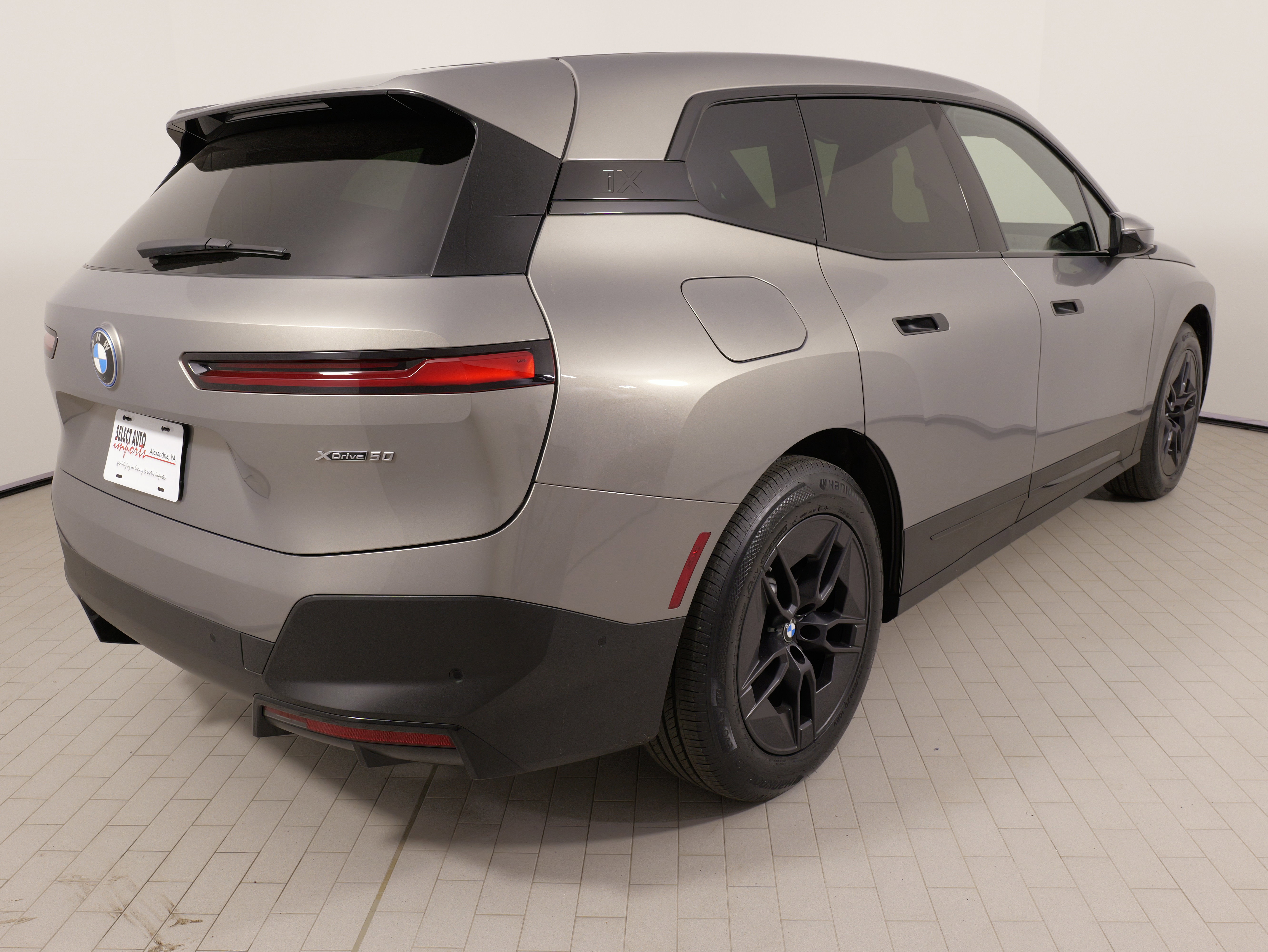 Used 2024 BMW iX xDrive50 image 12