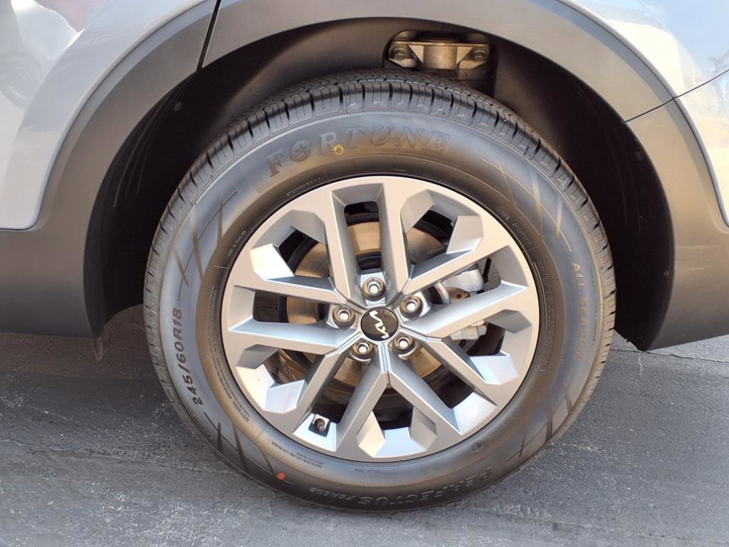 Used 2023 Kia Telluride LX image 21