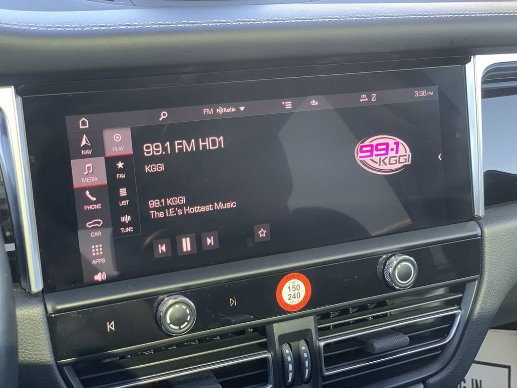 Used 2023 Porsche Macan Base image 10