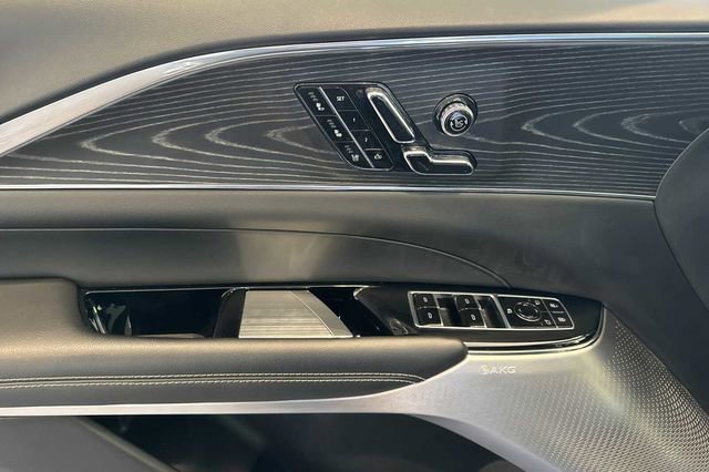 Certified 2024 Cadillac Lyriq Luxury image 11