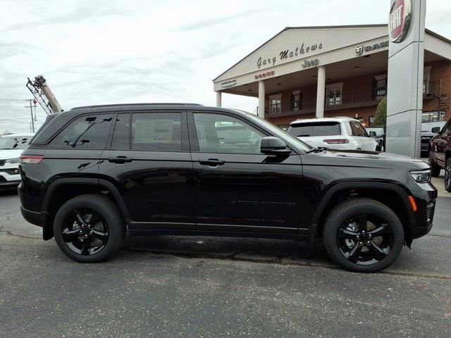 New 2025 Jeep Grand Cherokee Altitude image 2