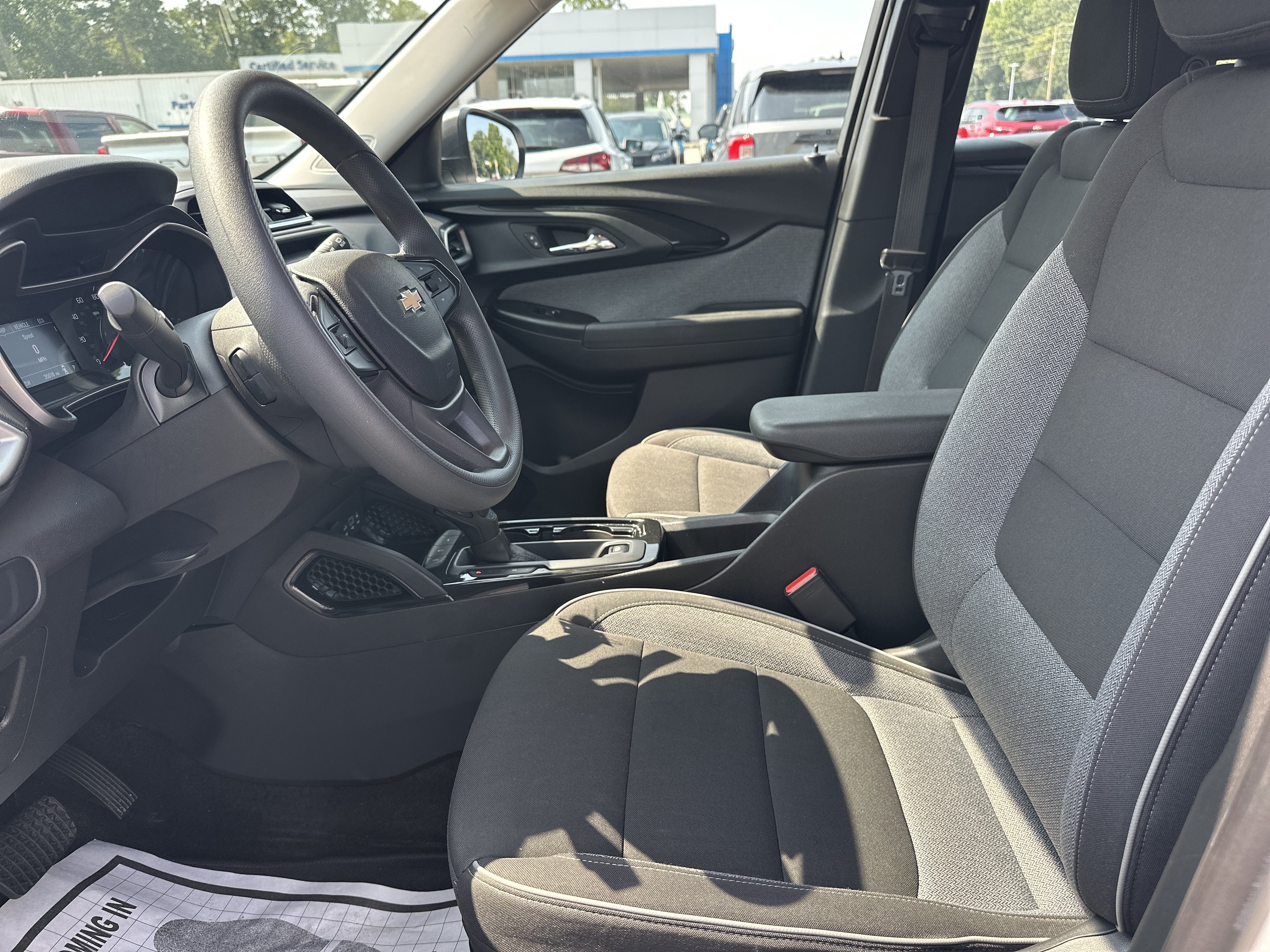 Used 2023 Chevrolet TrailBlazer LS FWD image 9