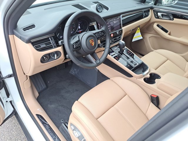 New 2026 Porsche Macan Turbo AWD/4WD image 4