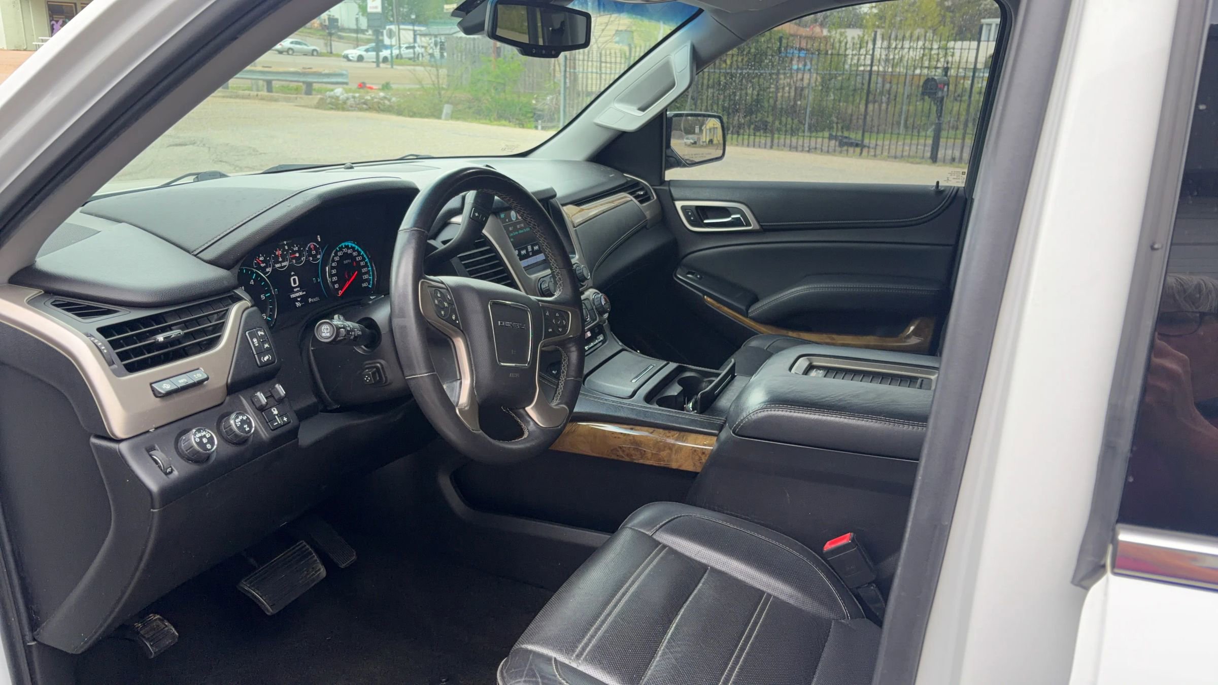 Used 2017 GMC Yukon Denali image 15