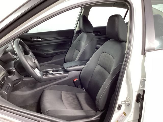 Used 2025 Nissan Altima 2.5 SV FWD image 14