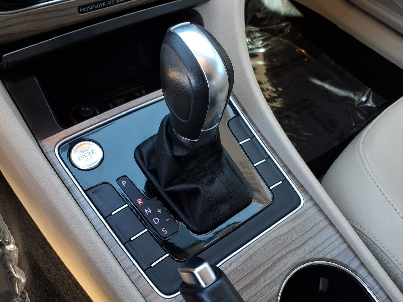 Used 2016 Volkswagen Passat 1.8T SEL Premium image 31