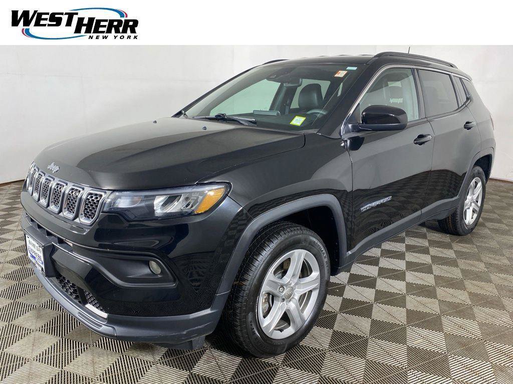Used 2023 Jeep Compass Latitude w/ Convenience Group AWD/4WD image 4