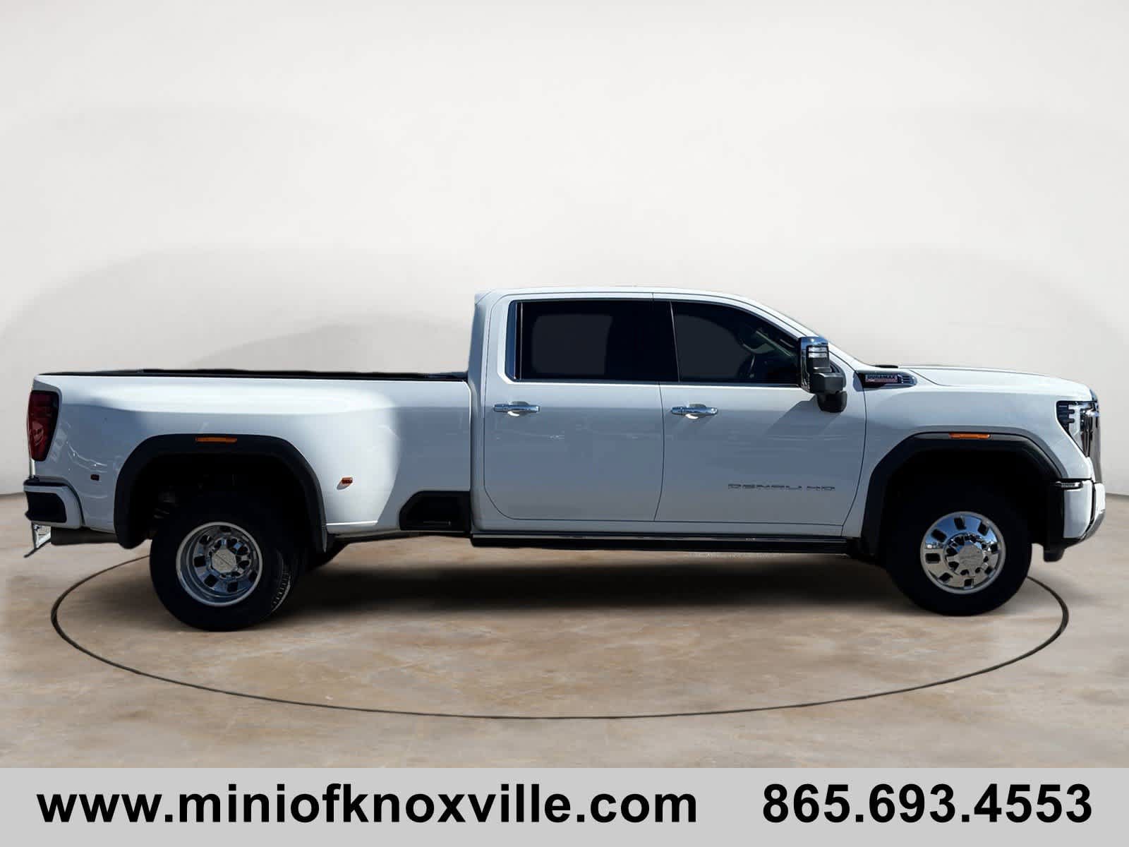 Used 2024 GMC Sierra 3500 Denali w/ Denali Reserve Package AWD/4WD image 2