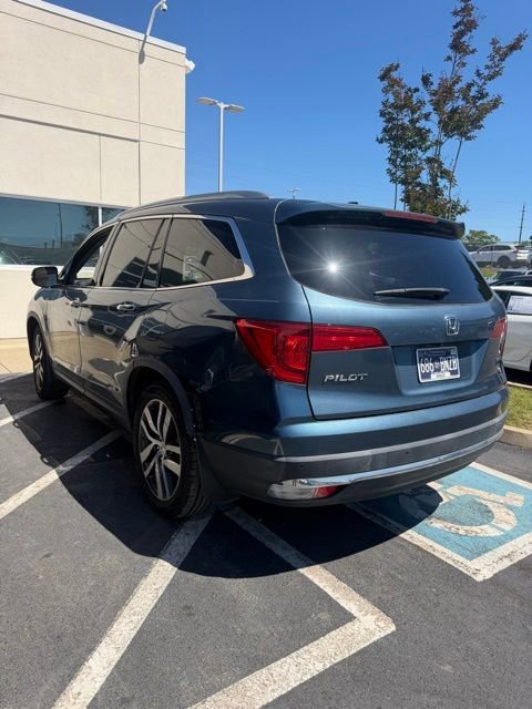 Used 2017 Honda Pilot Touring image 2