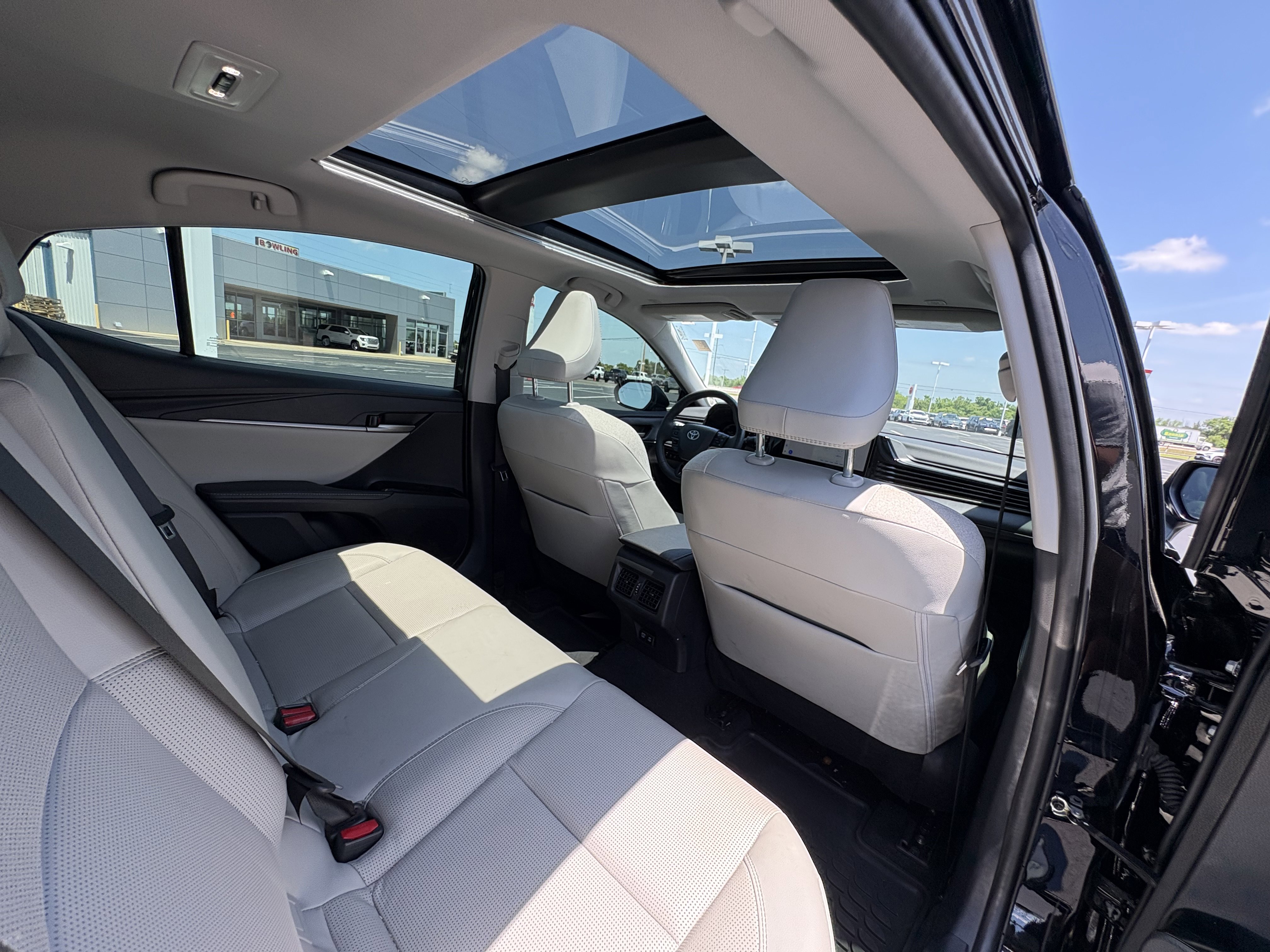 Used 2025 Toyota Camry XLE w/ Premium Package FWD image 16