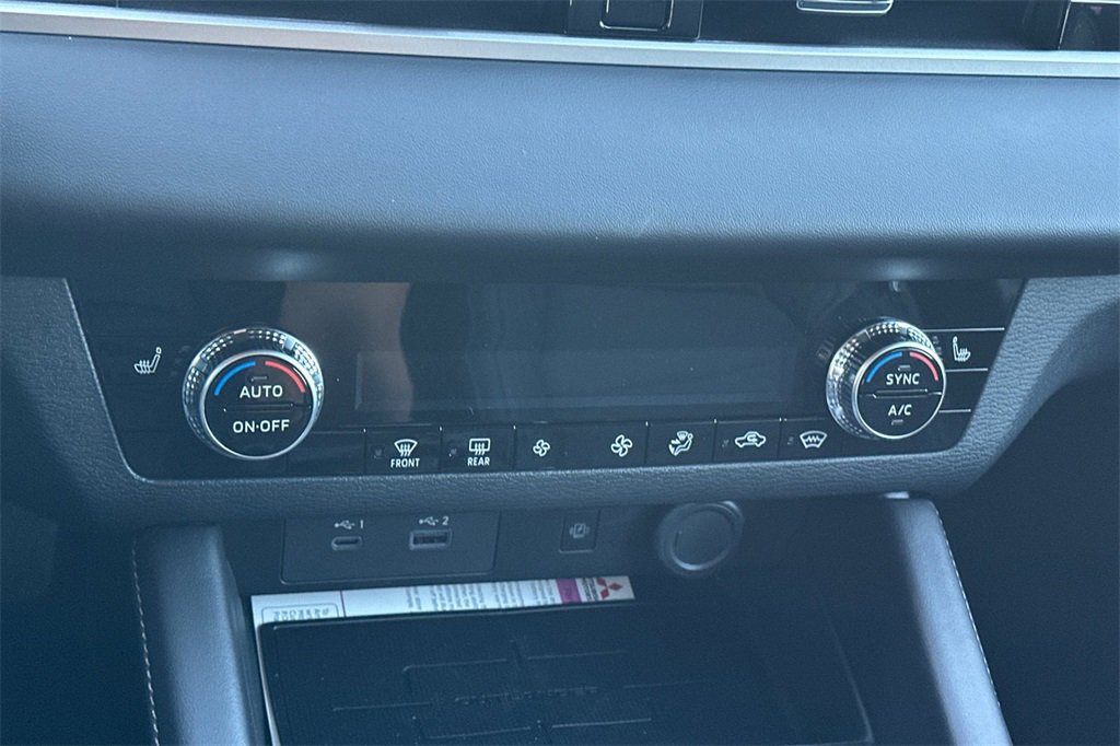 New 2025 Mitsubishi Outlander SE image 20