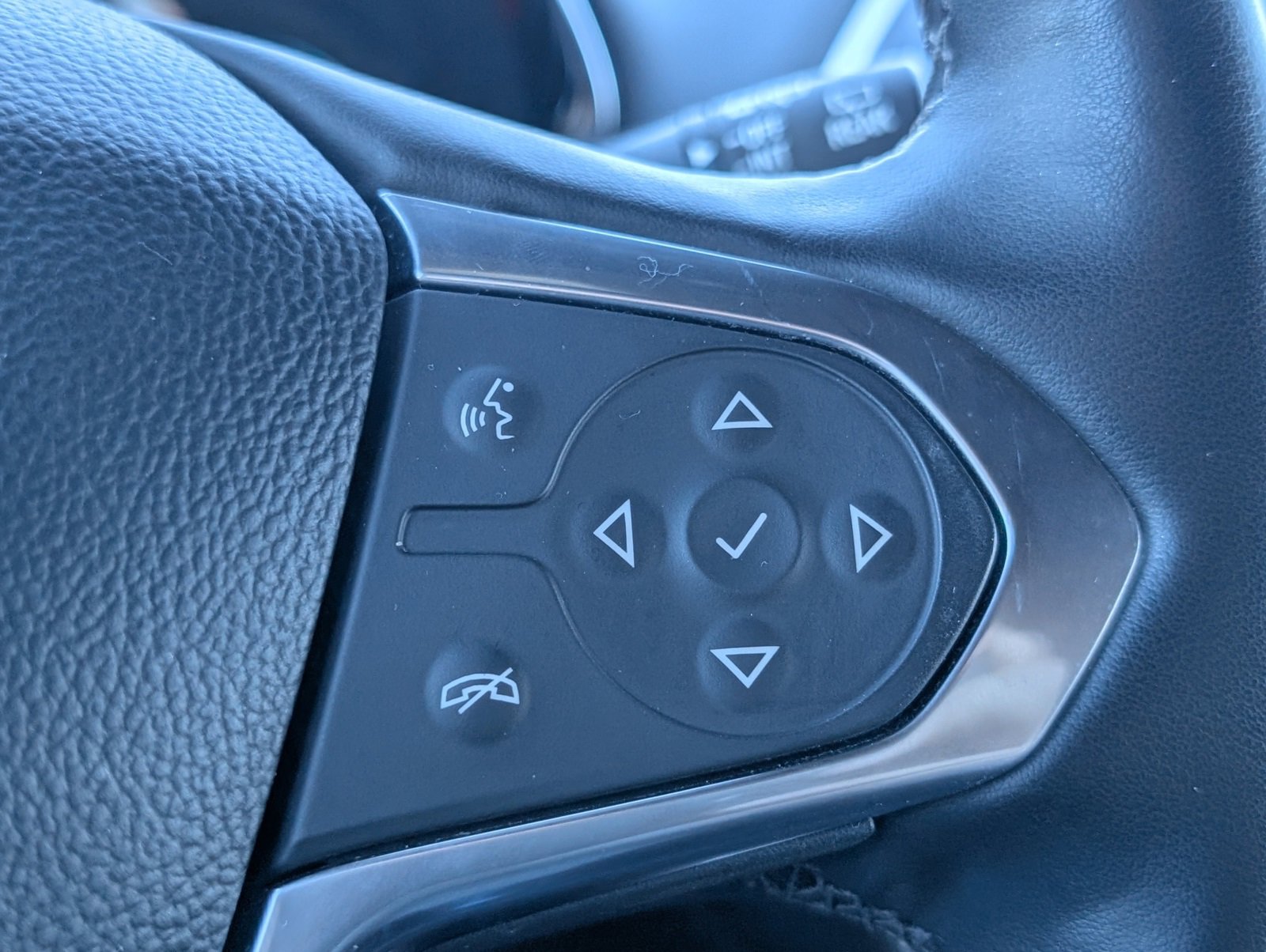 Used 2023 Chevrolet Traverse RS image 17