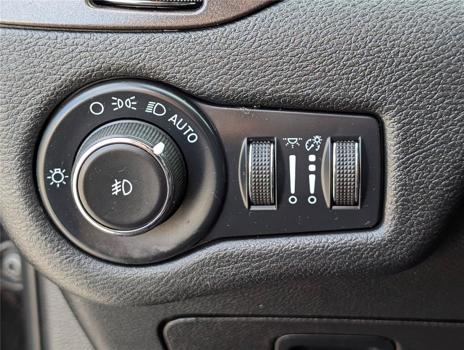 Used 2022 Jeep Cherokee Trailhawk AWD/4WD image 20