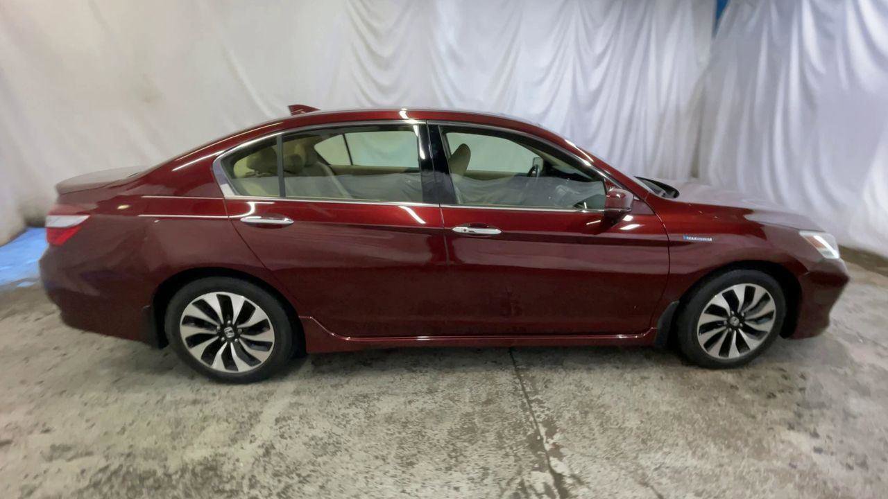 Used 2017 Honda Accord Touring image 9