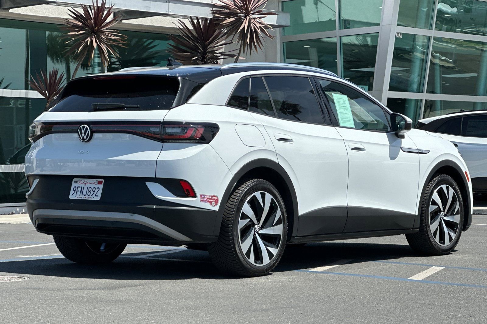 Used 2022 Volkswagen ID.4 Pro S w/ Gradient Package RWD image 4