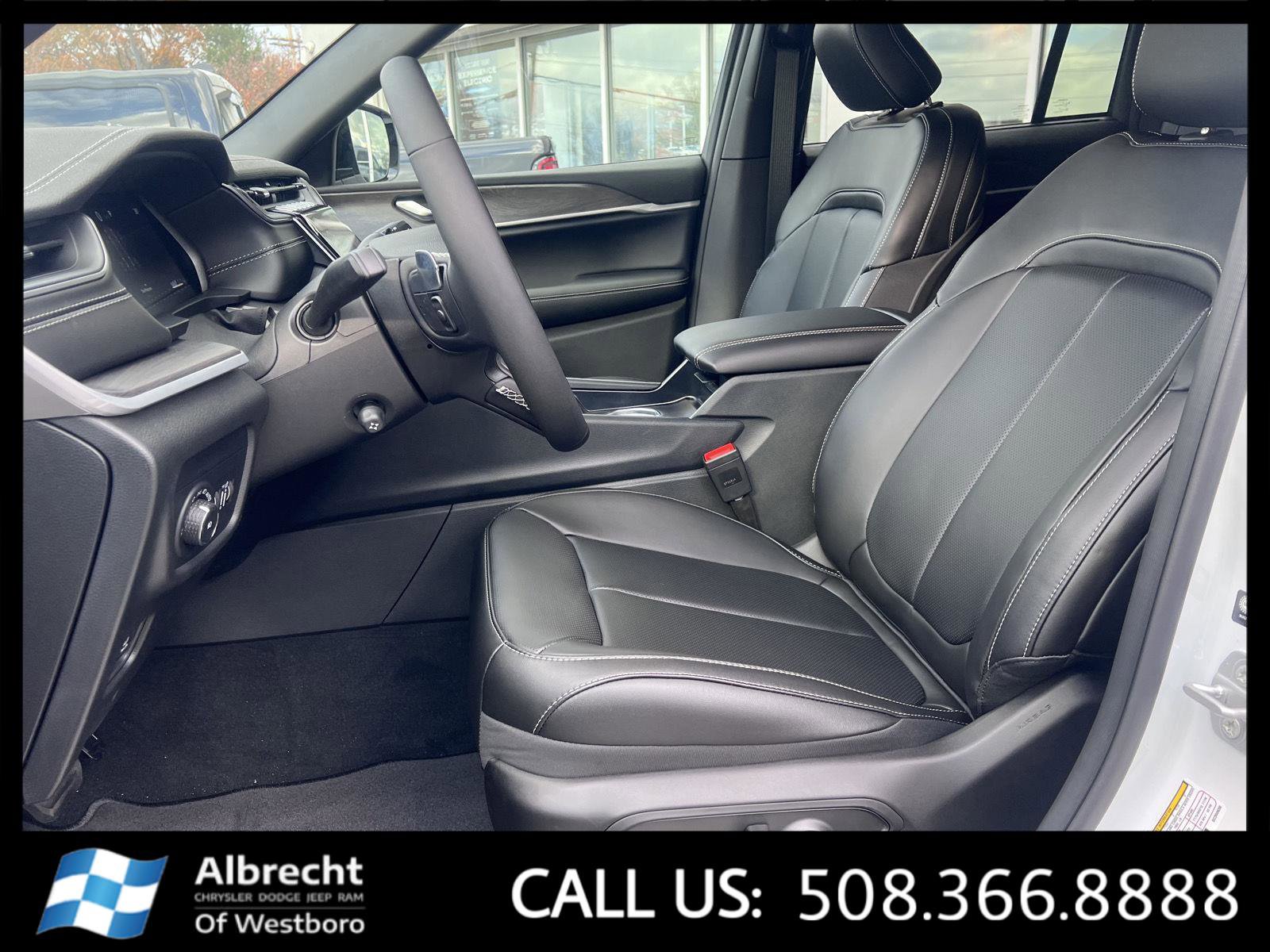 New 2025 Jeep Grand Cherokee Limited w/ Luxury Tech Group II image 10