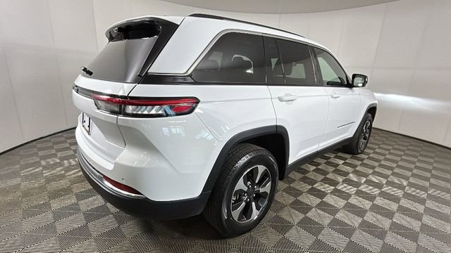 Used 2022 Jeep Grand Cherokee Limited 4xe w/ Luxury Tech Group II AWD/4WD image 3