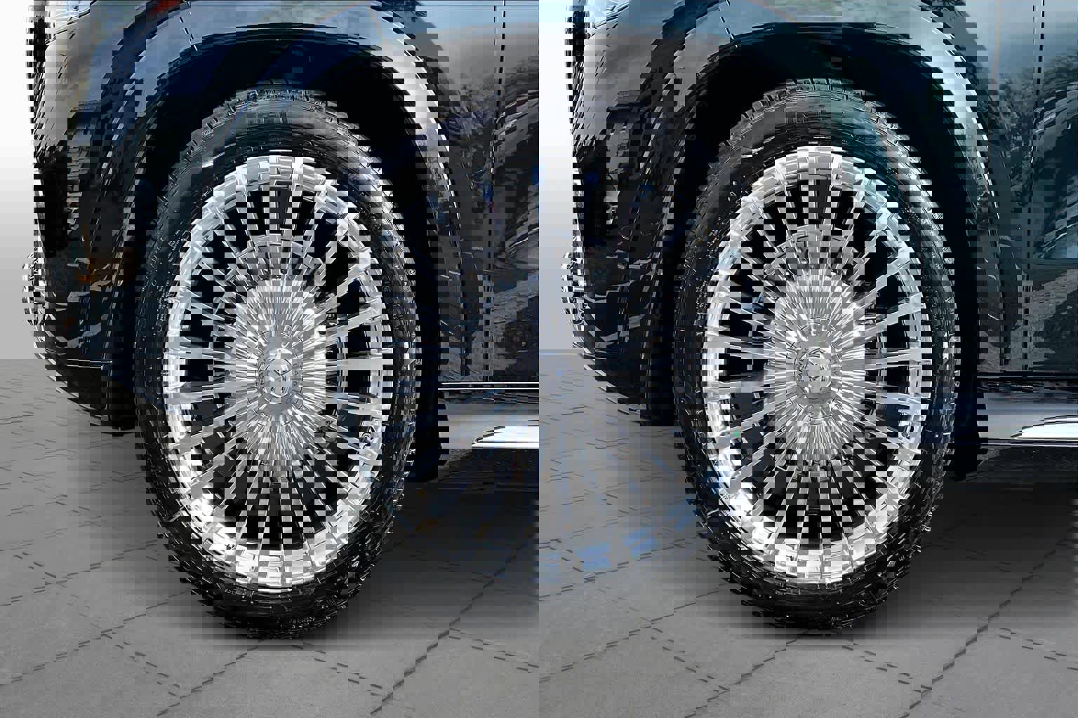 Used 2024 Mercedes-Benz Maybach GLS 600 4MATIC image 11