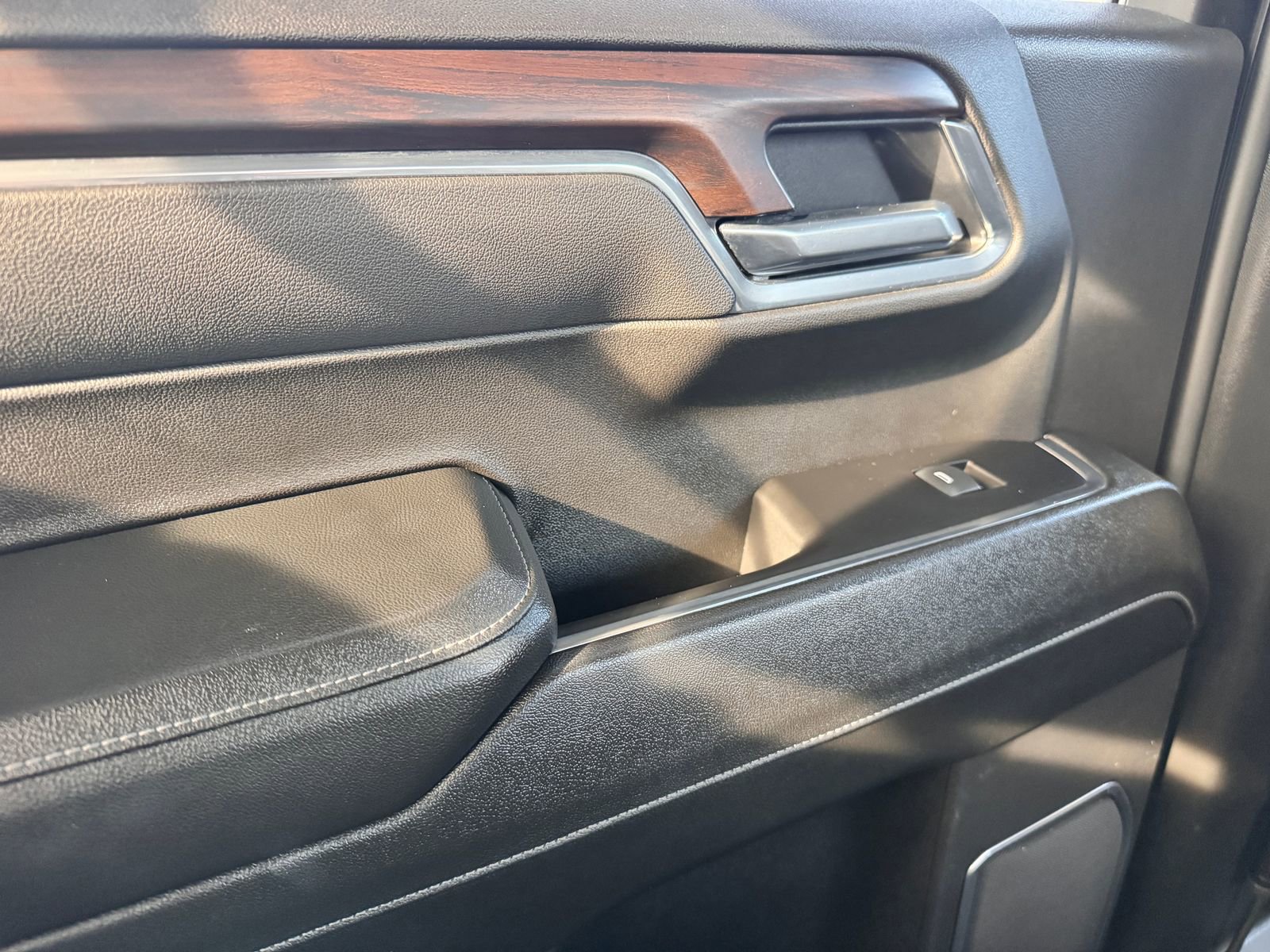 Used 2025 GMC Sierra 1500 SLT image 25