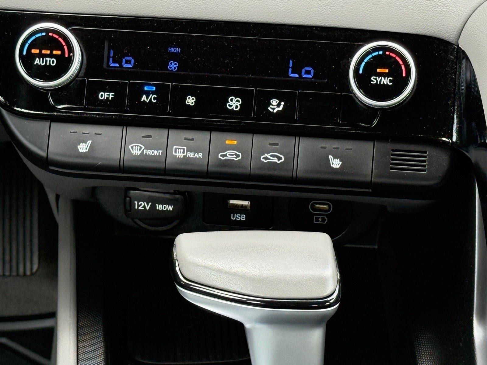 Used 2024 Hyundai Elantra SEL w/ Convenience Package FWD image 25