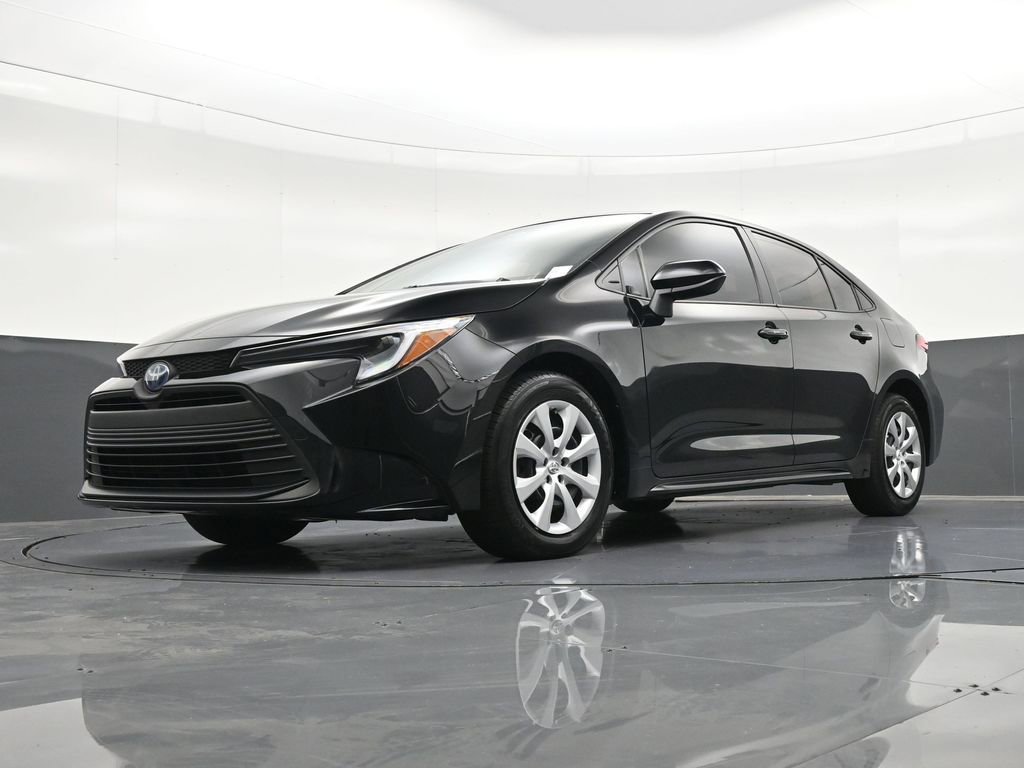 Used 2025 Toyota Corolla LE image 22