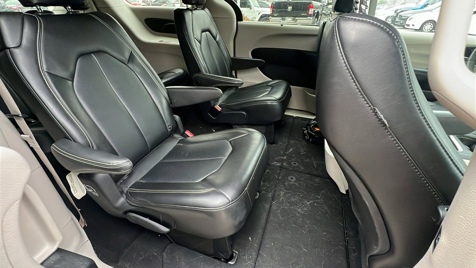 Used 2024 Chrysler Pacifica Touring-L image 20