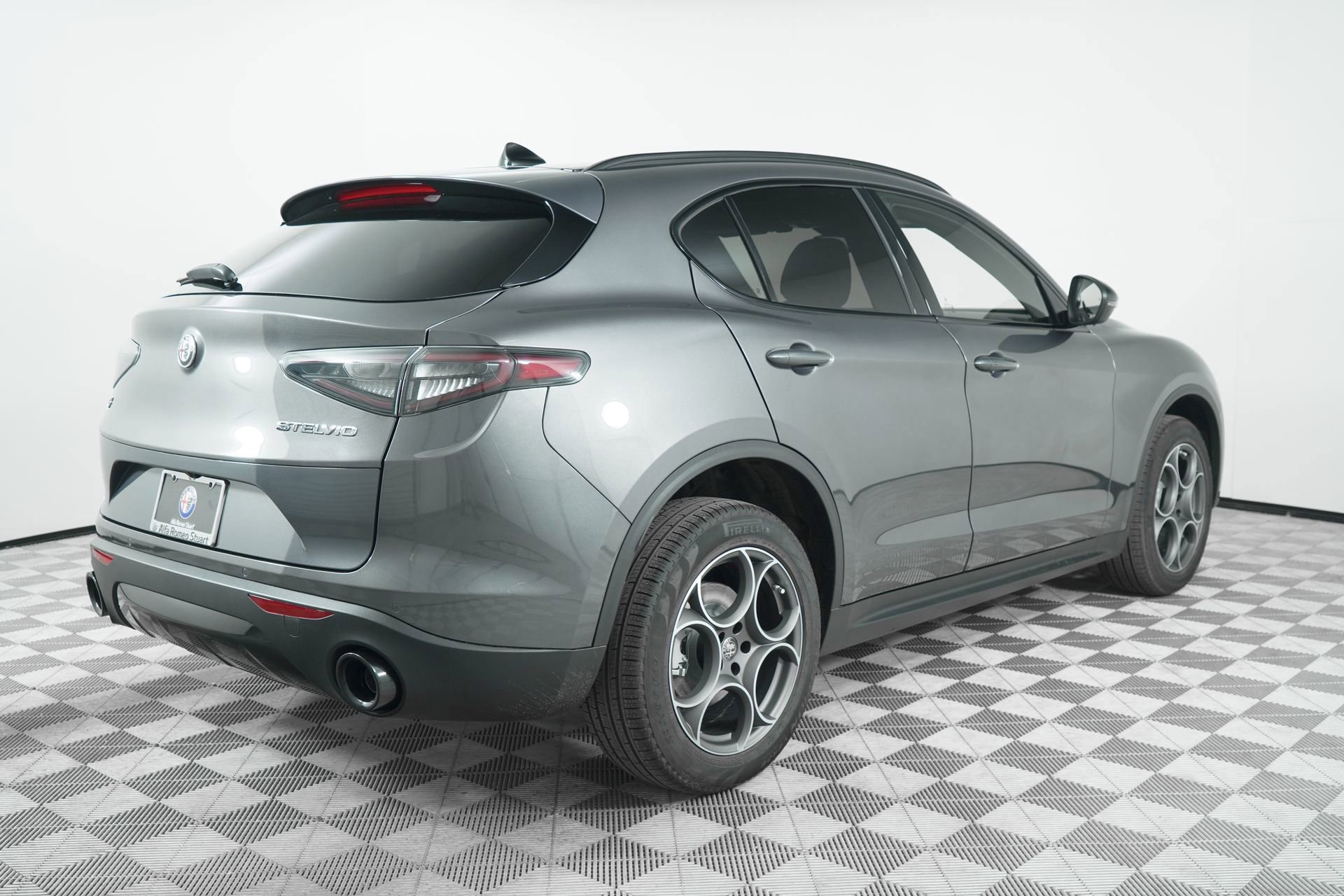 New 2025 Alfa Romeo Stelvio Sprint image 7