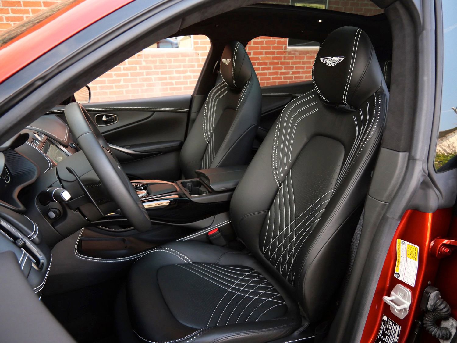 Used 2021 Aston Martin DBX AWD/4WD image 16